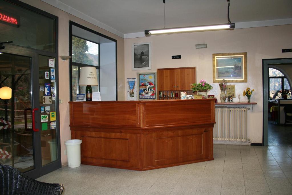 Hotel Olivi Salò Exterior foto